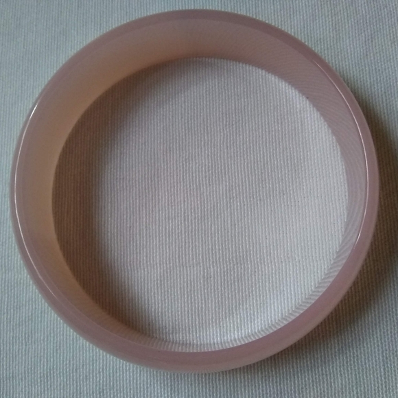 Vintage pale pink moonglow iridescent bangle bracelet shimmery - Picture 3 of 5